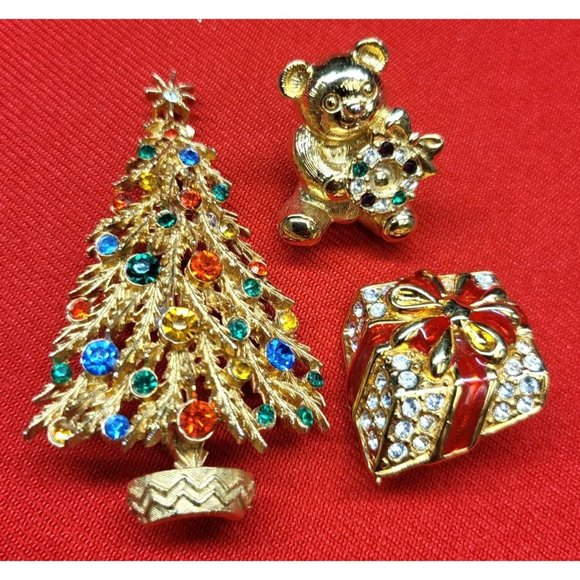 Christmas Pins/ Brooches Set of 3 Christmas Tree, Teddy Bear & Gift Pins - Picture 1 of 12
